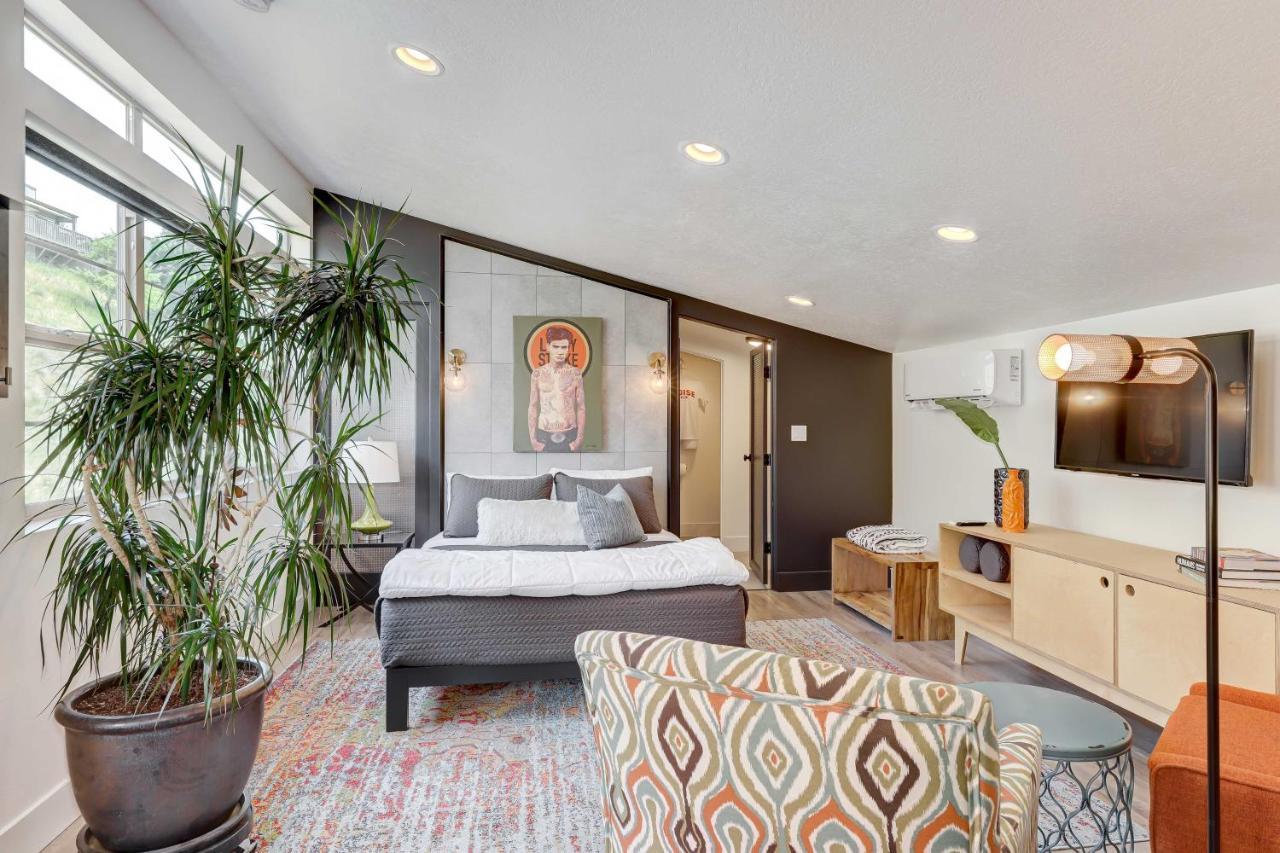 Stylish And Modern Boise Studio With Foothills Views! Exterior photo